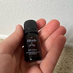 Unwind by canopy Salt Cave (chamomile, sea salt, lime oil) with aroma puck